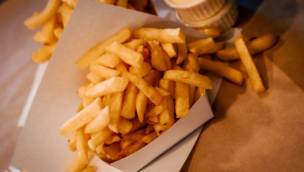 Frituur Lutselus serveert Veganaise op Vegan Mondays