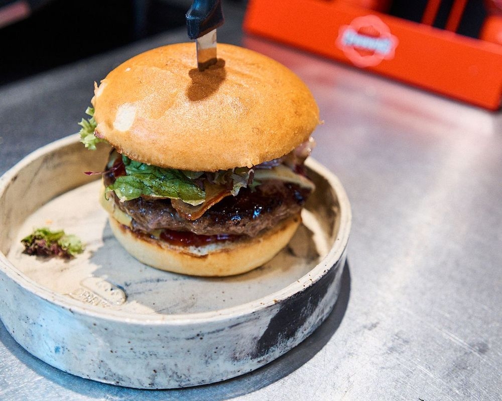 Derry's frituur breidt uit met bijgebouw en grotere menukaart