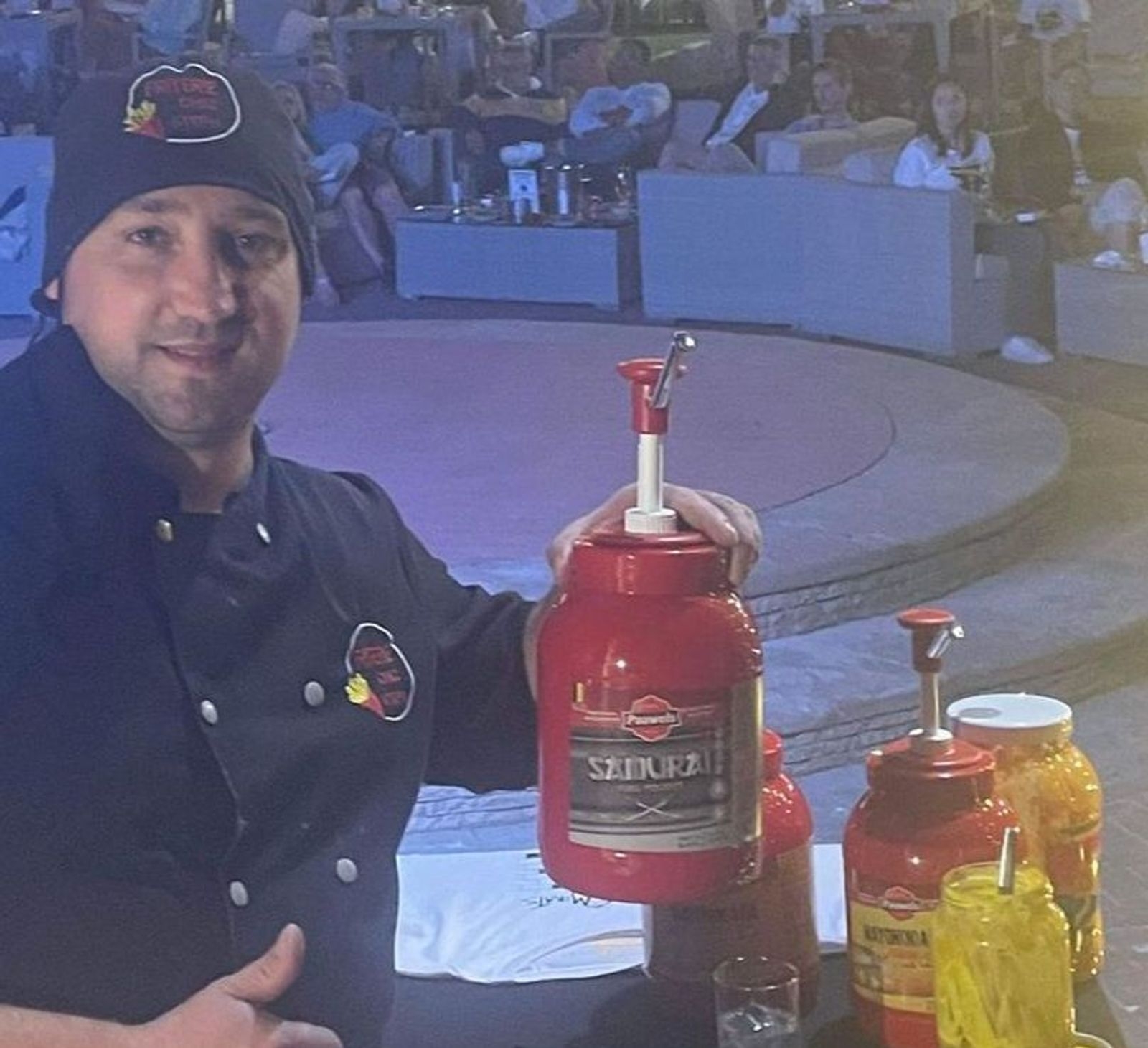 Trouwe Pauwels-klant tovert vijf sterrenhotel in Dubai om tot frituur